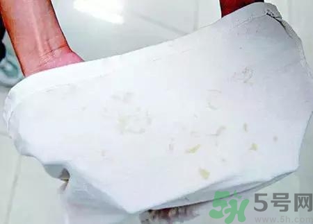 石榴水弄衣服上怎么洗？石榴汁怎么清洗？