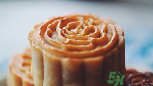 廣式月餅怎么回油?廣式月餅回油要密封嗎 廣式月餅怎么回油?廣式月餅回油要密封嗎