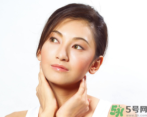 素顏霜和隔離霜的順序  素顏霜和隔離霜哪個先用？