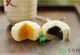 冰皮月餅是雪月餅嗎？冰皮月餅和雪月餅?zāi)膫€(gè)好吃？