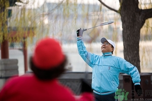 打羽毛球有什么好處？打羽毛球有什么壞處？