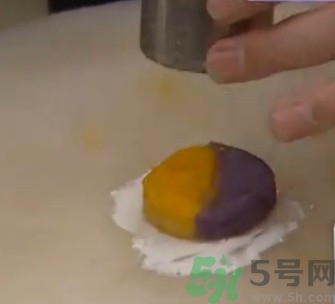 水晶月餅用的什么粉？水晶月餅的做法及配方