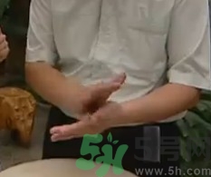 水晶月餅用的什么粉？水晶月餅的做法及配方