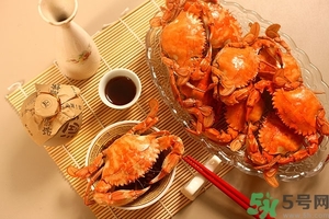 吃螃蟹可以喝紅酒嗎？吃螃蟹可以喝酒嗎？