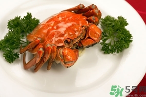 吃螃蟹可以喝紅酒嗎？吃螃蟹可以喝酒嗎？