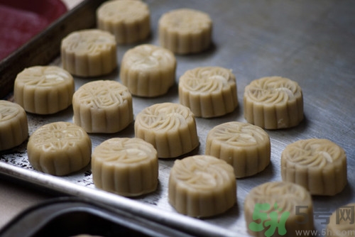 廣式月餅烤多長時間?烤廣式月餅的溫度是多少 廣式月餅烤多長時間?烤廣式月餅的溫度是多少