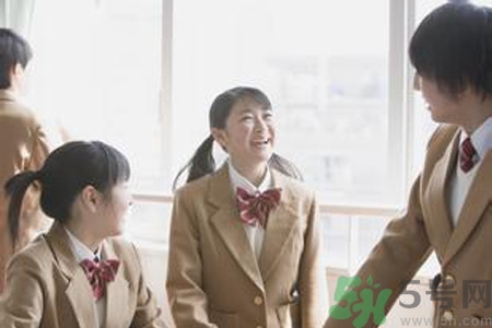 初中生女生的標(biāo)準(zhǔn)胸圍是多少？初中女生正常胸圍是多少？