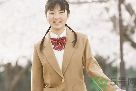 初中生女生的標(biāo)準(zhǔn)胸圍是多少？初中女生正常胸圍是多少？