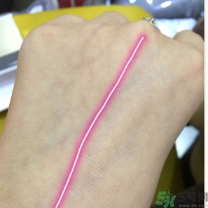 菲詩小鋪水光無瑕氣墊修顏乳怎么樣？菲詩小鋪氣墊cc好用嗎？