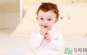 九月份出生的寶寶穿什么衣服？九月寶寶穿衣注意事項(xiàng)