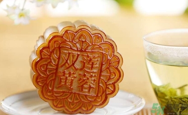 蓮蓉月餅的餡料是什么？蓮蓉月餅的餡料怎么做？