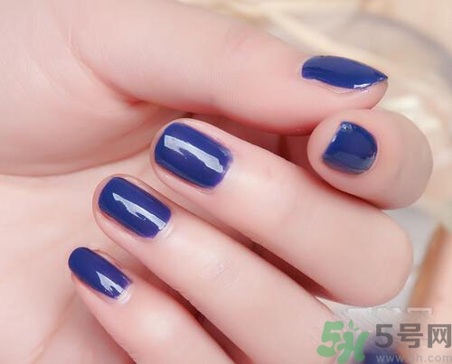 灰指甲可以涂指甲油嗎？得了灰指甲怎么辦？