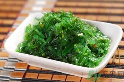 下巴長痘是上火嗎？下巴長痘吃什么好？