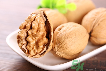 火龍果和核桃能否同食?核桃和火龍果能一起吃嗎 火龍果和核桃能否同食?核桃和火龍果能一起吃嗎