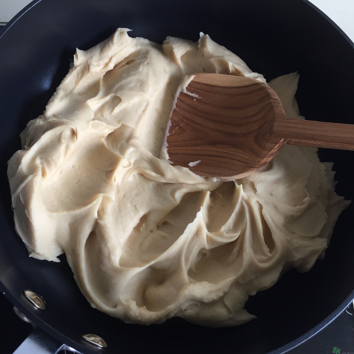 蓮蓉月餅的餡料是什么？蓮蓉月餅的餡料怎么做？