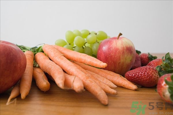 蘋果和胡蘿卜能一起吃嗎？蘋果和胡蘿卜能一起榨汁嗎？