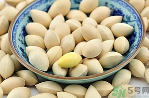 白果什么時(shí)候成熟？沒(méi)熟的白果能不能吃？