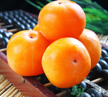 螃蟹和柿子能一起吃嗎？螃蟹和柿子一起吃會(huì)怎樣？