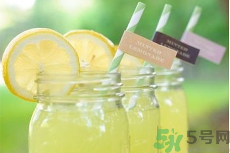 檸檬水是堿性食物嗎？檸檬水是酸性還是堿性？