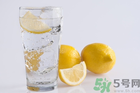 檸檬水是堿性食物嗎？檸檬水是酸性還是堿性？