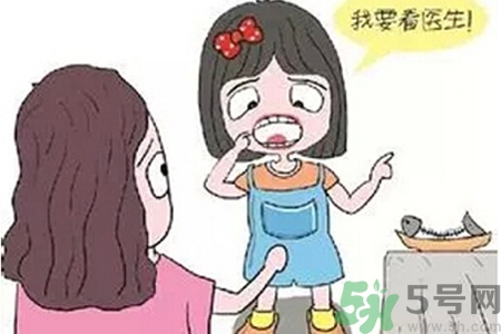 魚刺卡在喉嚨里怎么辦？取魚刺的小技巧有哪些？