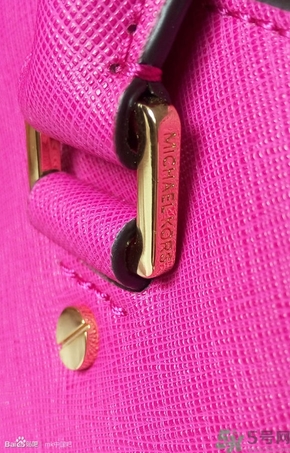 Michael Kors女包真?zhèn)伪鎰e Michael Kors包包真假鑒別圖 Michael Kors女包真?zhèn)伪鎰e Michael Kors包包真假鑒別圖