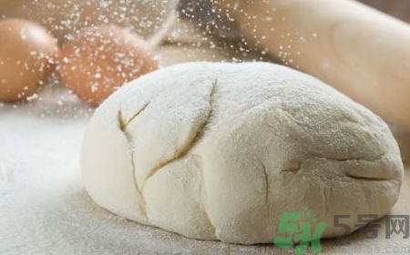 面粉發(fā)酵要多久?面粉發(fā)酵要多長(zhǎng)時(shí)間?