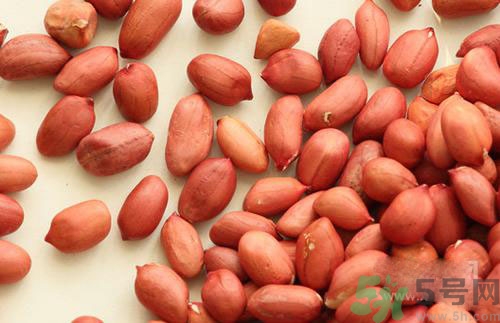 流鼻血不能吃什么食物？流鼻血吃什么好？