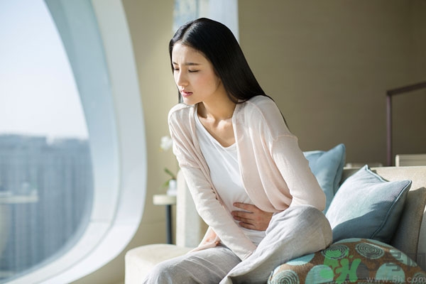 潰瘍性結(jié)腸炎肚子疼怎么辦？潰瘍性結(jié)腸炎是怎么引起的？