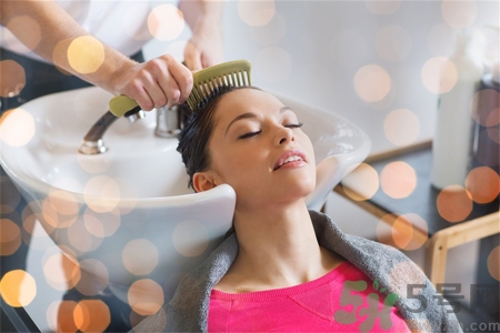 頭皮癢白醋可以洗頭嗎？頭皮癢怎么用醋洗頭？