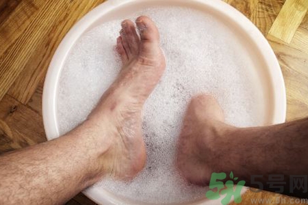 腳臭是怎么回事？用什么方法去除腳臭？