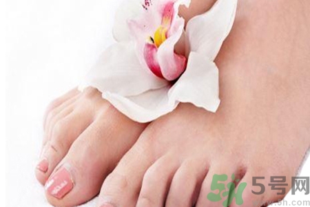 腳臭是怎么回事？用什么方法去除腳臭？