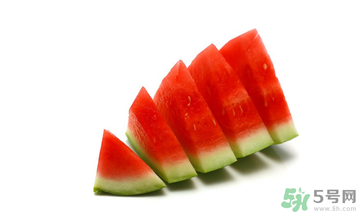 吃完螃蟹能吃西瓜嗎？吃完螃蟹多久可以吃西瓜？