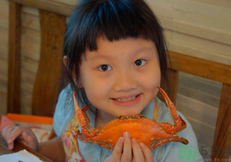 小孩吃螃蟹過(guò)敏怎么辦？小孩吃螃蟹過(guò)敏癥狀
