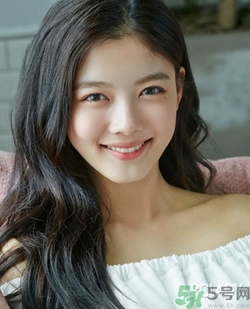 金裕貞妝容 金裕貞蜜桃?jiàn)y怎么化？