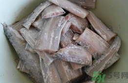 帶魚(yú)怎么去魚(yú)鱗?帶魚(yú)的魚(yú)鱗怎么刮圖解