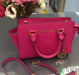 mk和coach哪個好？mk和coach包包是一個檔次嗎？