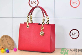 mk和coach哪個好？mk和coach包包是一個檔次嗎？