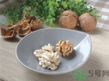 新鮮核桃和干核桃哪個(gè)營養(yǎng)價(jià)值高?新鮮核桃的功效與作用