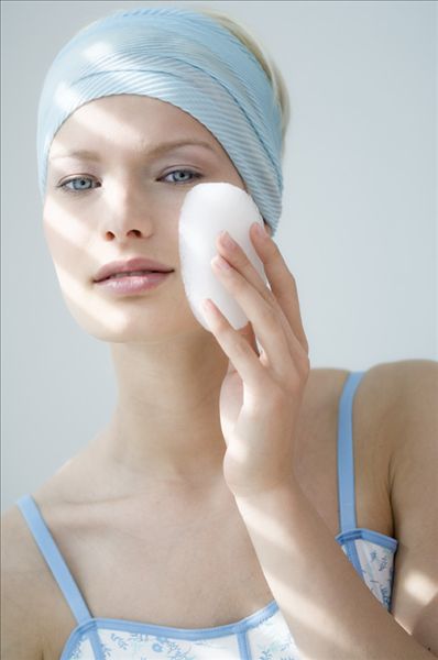 粉底液和氣墊BB霜有區(qū)別嗎？粉底液和氣墊BB霜哪個更好用？