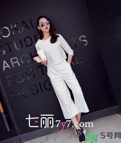 闊腿褲配什么鞋子好看？穿闊腿褲配什么鞋子？