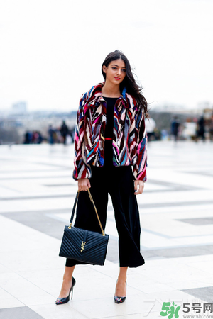 闊腿褲配什么鞋子好看？穿闊腿褲配什么鞋子？