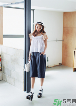 闊腿褲配什么鞋子好看？穿闊腿褲配什么鞋子？