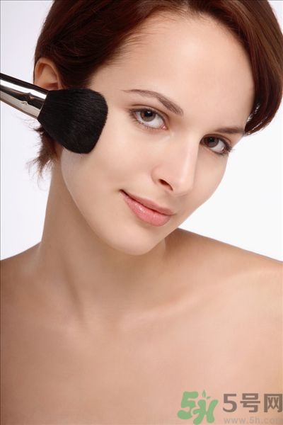 粉底液哪個牌子好？怎樣正確的選擇適合自己膚質(zhì)的粉底？