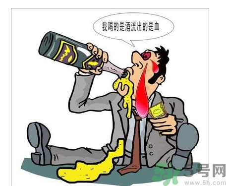 酒精中毒的早期癥狀有哪些？酒精中毒的癥狀有哪些？