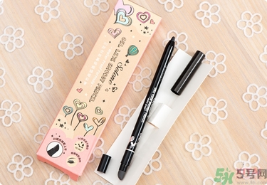 solone眼線筆怎么削？怎么推出來？