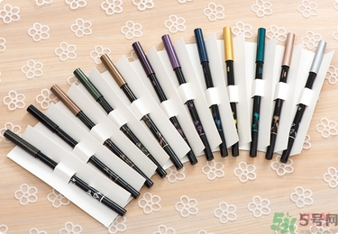 solone眼線筆怎么削？怎么推出來？