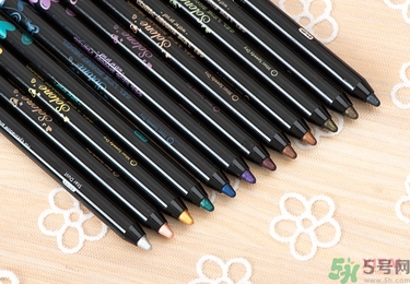 solone眼線筆怎么削？怎么推出來？