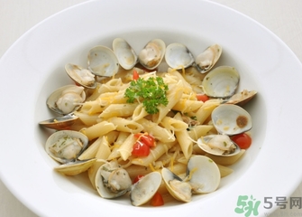 蛤蜊上白色透明的是寄生蟲嗎？蛤蜊有寄生蟲嗎？