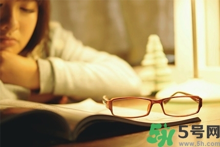 下午犯困怎么辦？犯困按摩什么穴位效果最快？